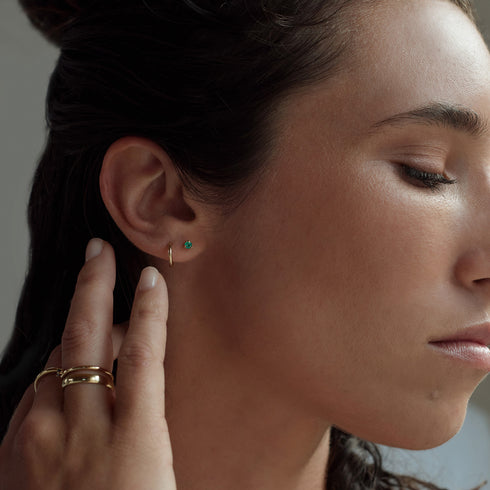 Three Claw Mini Emerald Stud Earrings in Yellow Gold