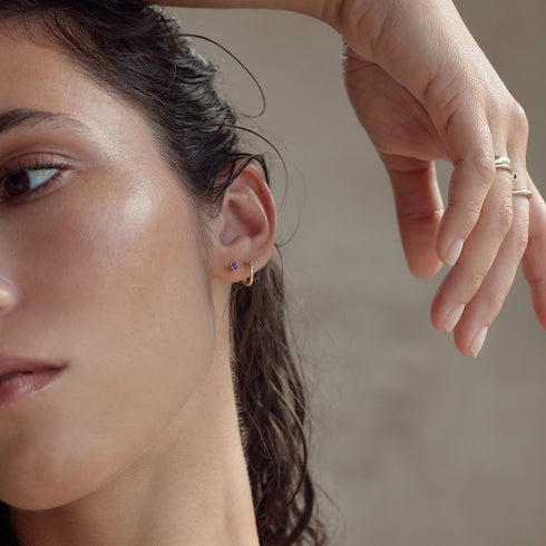 Three Claw Mini Amethyst Stud Earrings in Yellow Gold