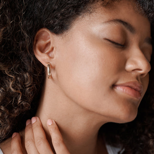 Medium Hoop Earrings in Yellow Gold