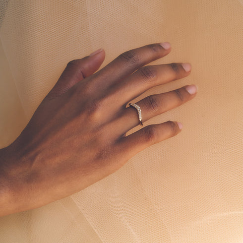 The Holly Arch Band with Diamonds in White Gold