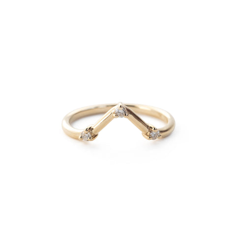Pointed Three Diamond Arch Band in Yellow Gold