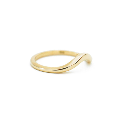 The Holly Arch Band in Yellow Gold