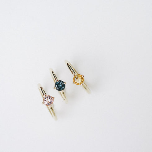 Four Claw Round Blue Topaz in Yellow Gold