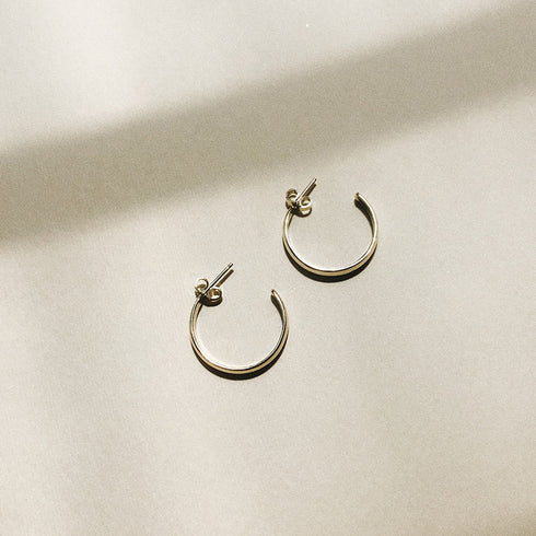 Medium Hoop Earrings in Yellow Gold