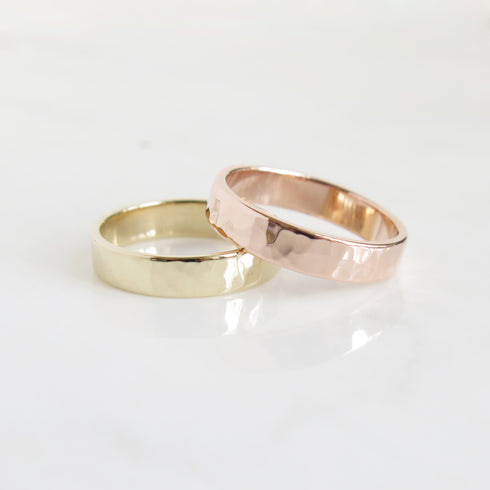 Men's Hammered Band in Yellow Gold