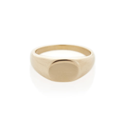 Oval Signet Ring in Yellow Gold
