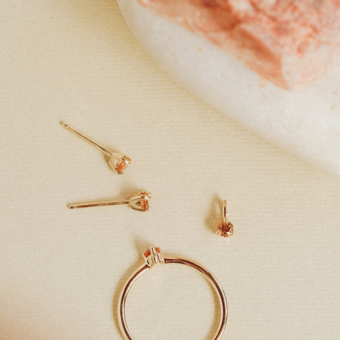 Three Claw Mini Citrine Stud Earrings in Yellow Gold
