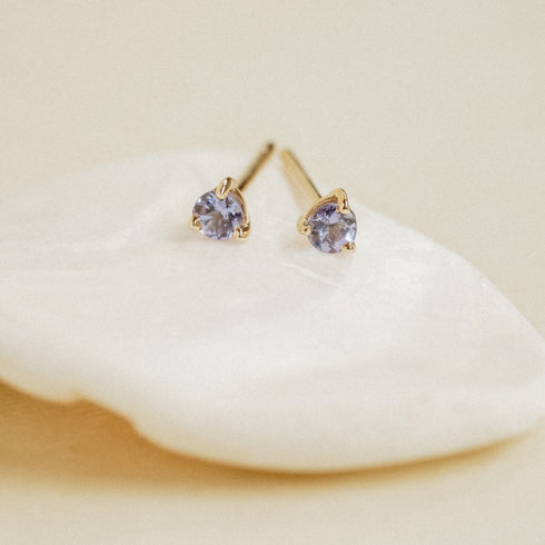 Three Claw Mini Tanzanite Stud Earrings in Yellow Gold